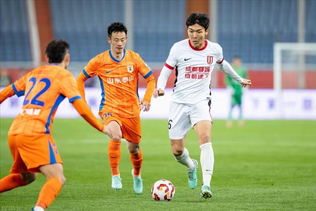 包含加时末段足总杯焦点战；广州队内部沟通；信心回归；轮换策略成焦点的词条