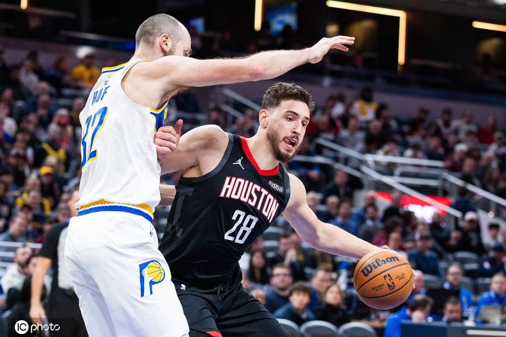 南宫28-西亚卡姆在美国队比赛中出色防守，回归赛场引发热议！的简单介绍